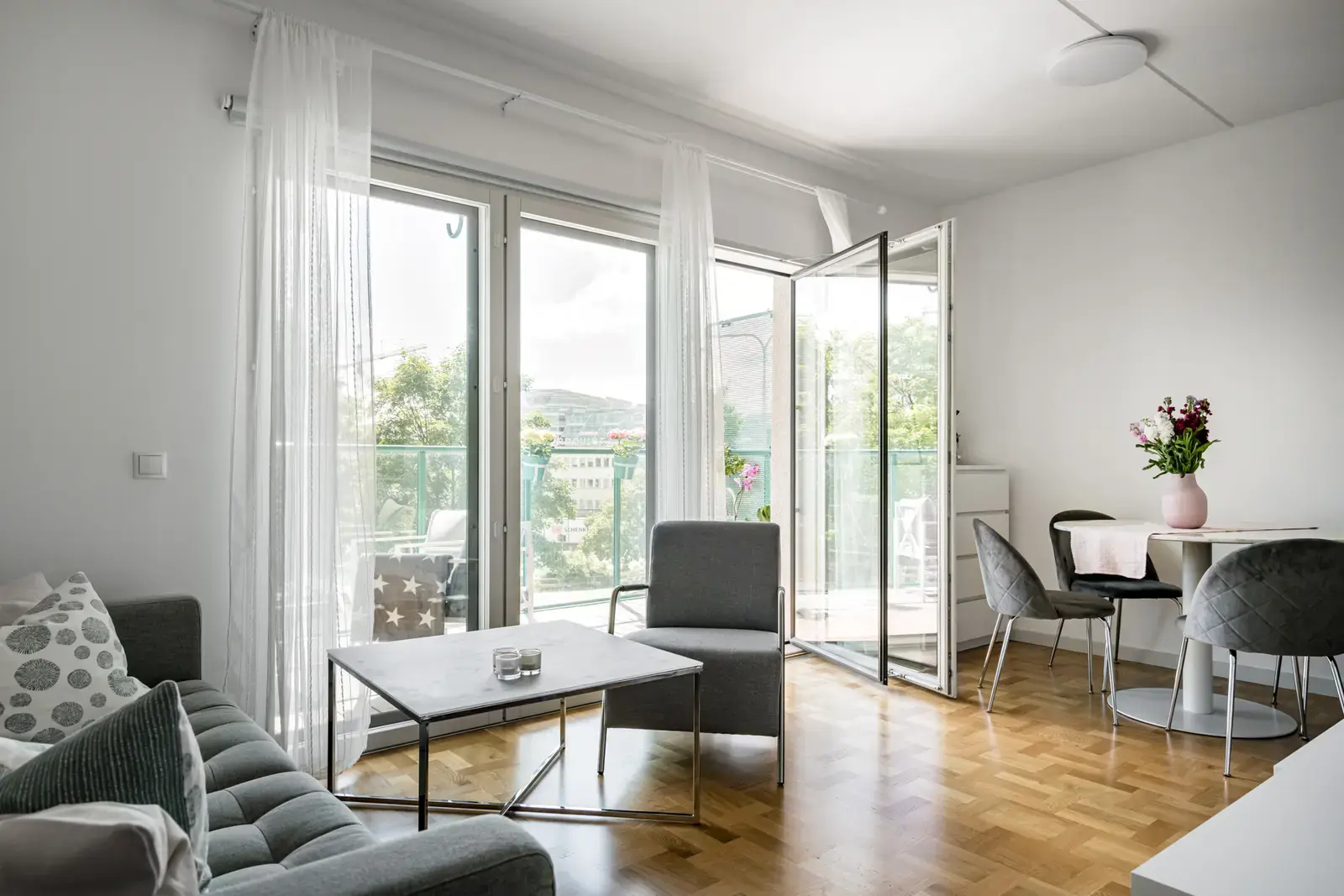 Image 1 of 20 of Vintergatan 2B